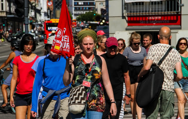 Copenhagen tour guide holding the SANDEMANs red umbrella