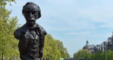 Estatua de Multatuli en amsterdam