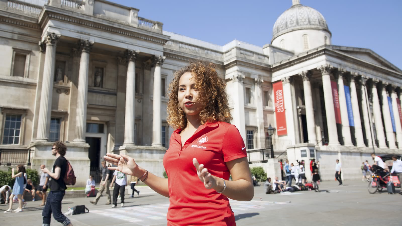 london free tour guide in trafalgar square