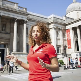 london free tour guide in trafalgar square