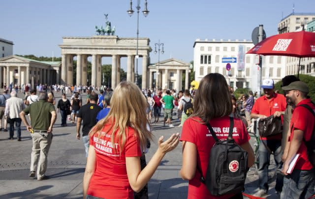 berlin free tour meeting point at the Brandenburg Gate