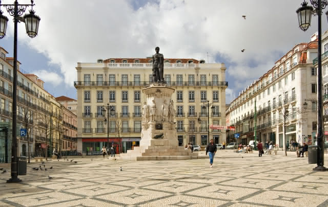Luís de Camões Square, where the Free Tour starts